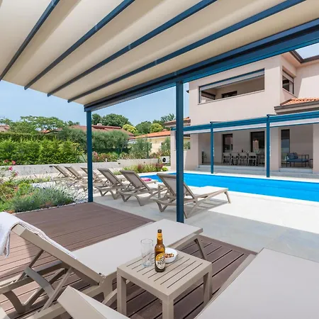 Vila Karina, Porec