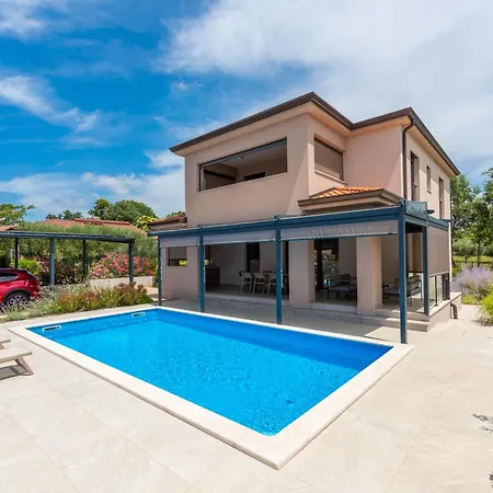 Vila Karina, Porec