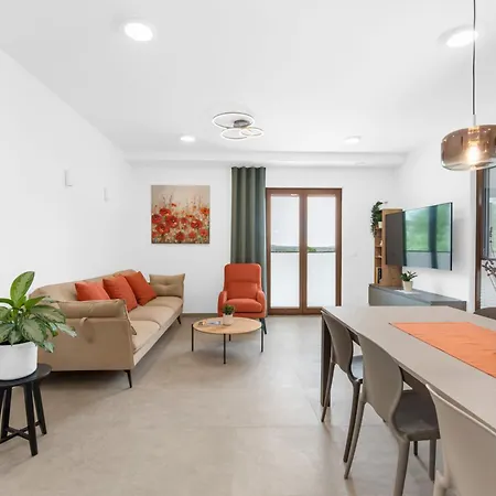 Karina, Vila Porec