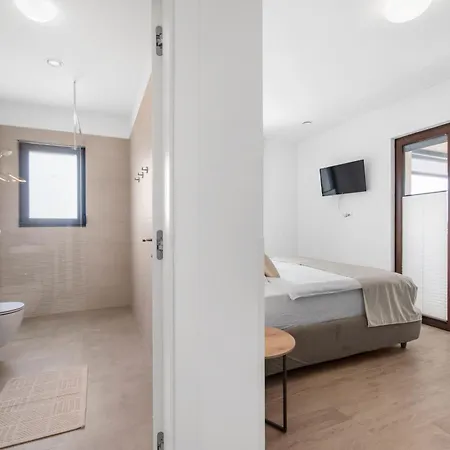 Karina, Vila Porec