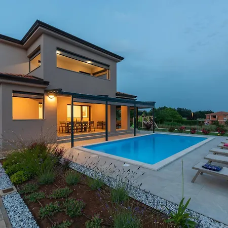 Vila Karina, Porec