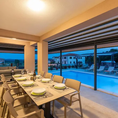 Karina, * Porec