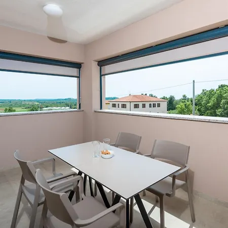 Karina, Porec